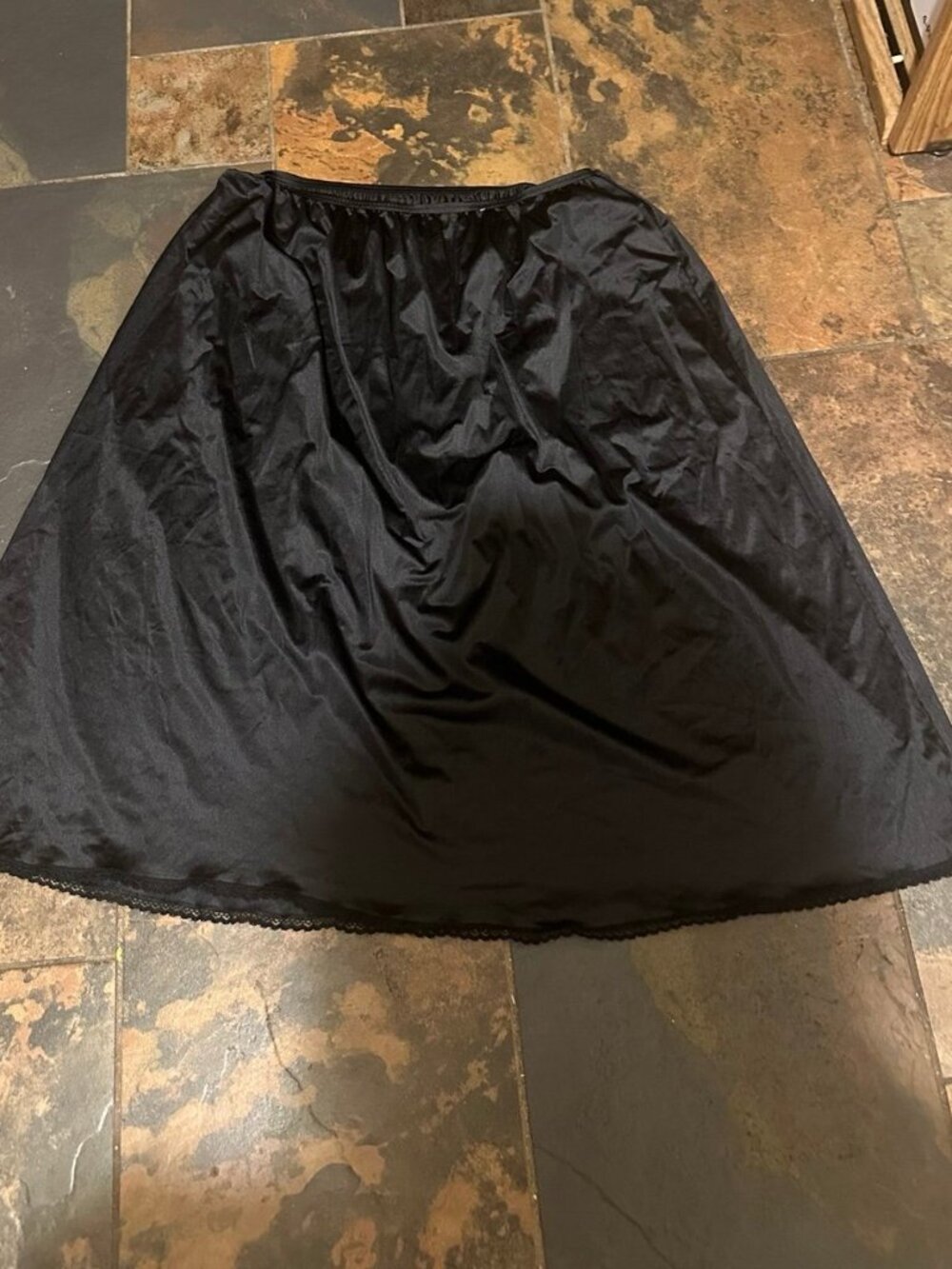 Vanity Fair Vintage Black Nylon Half Slip Skirt 2XL 2EG 28”